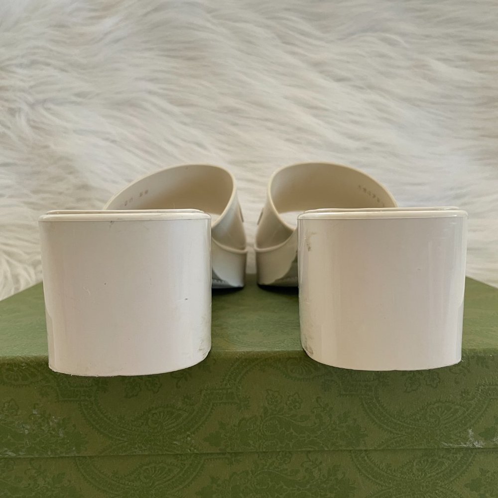 Gucci Plastique Logo Embossed Rubber Jelly Mules Whit… Gem